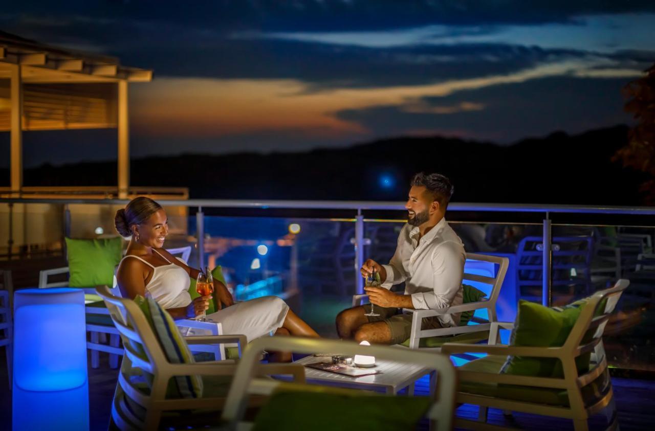 Maistra Select Belvedere Resort Vrsar Bagian luar foto